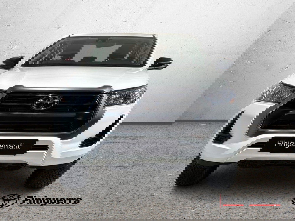 Toyota Hilux nuova a Lecco (2)