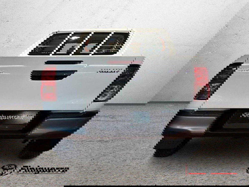 Toyota Hilux nuova a Lecco (3)