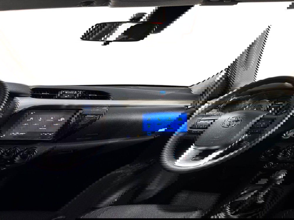 Toyota Hilux nuova a Lecco (8)