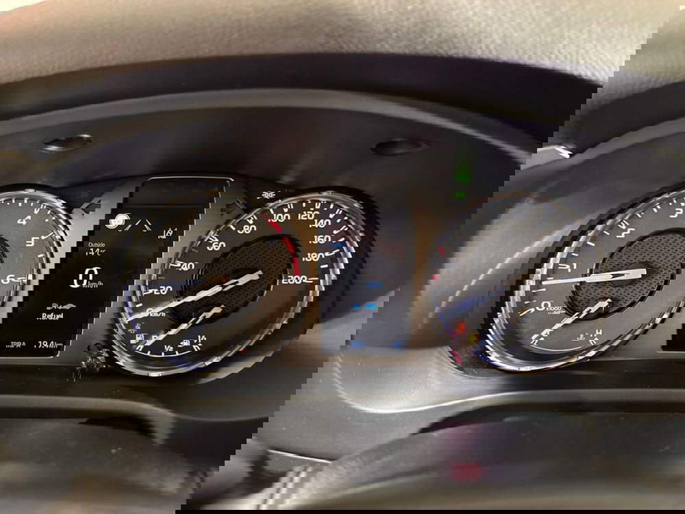 Toyota Hilux nuova a Lecco (9)