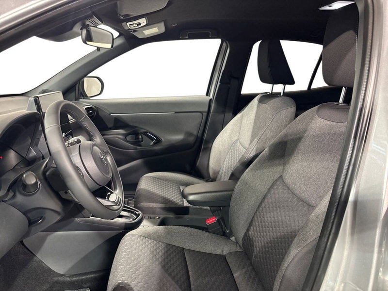 Toyota Yaris Cross nuova a Lecco (10)