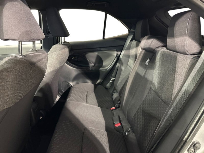 Toyota Yaris Cross nuova a Lecco (11)