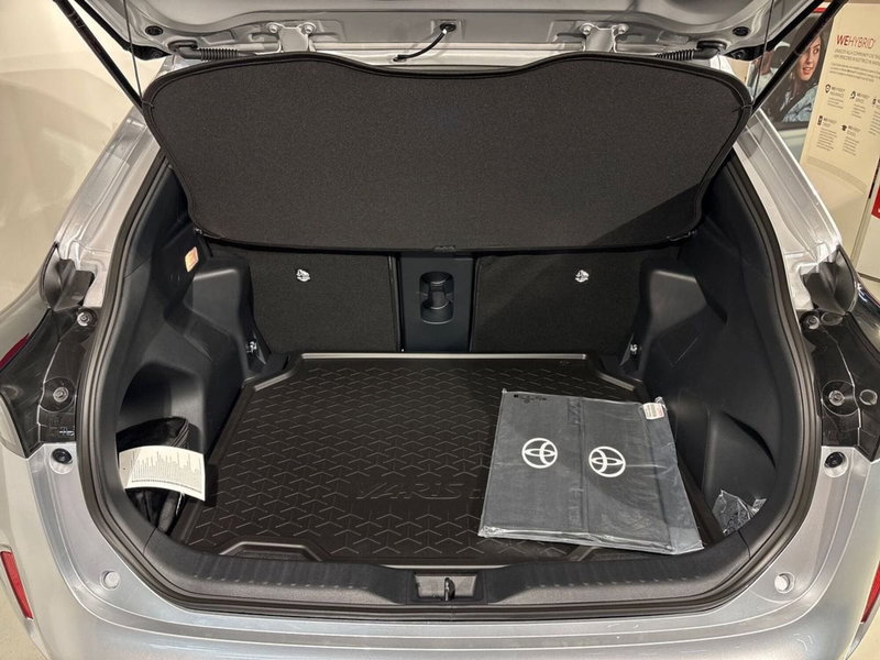 Toyota Yaris Cross nuova a Lecco (13)