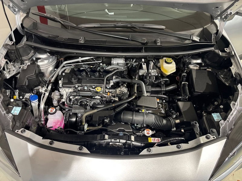 Toyota Yaris Cross nuova a Lecco (15)