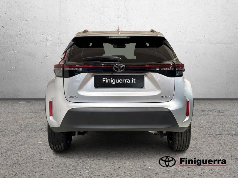 Toyota Yaris Cross nuova a Lecco (3)