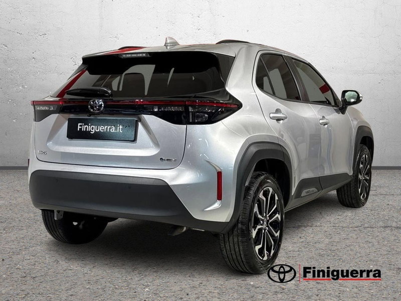 Toyota Yaris Cross nuova a Lecco (4)