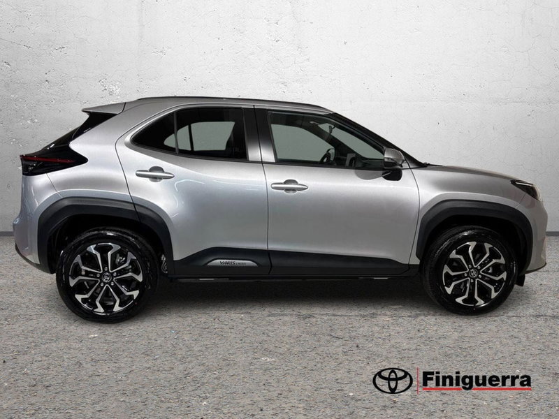 Toyota Yaris Cross nuova a Lecco (5)