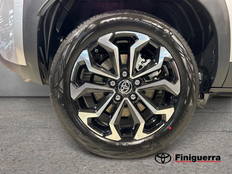 Toyota Yaris Cross nuova a Lecco (7)