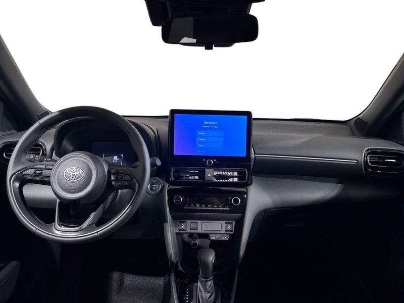 Toyota Yaris Cross nuova a Lecco (8)