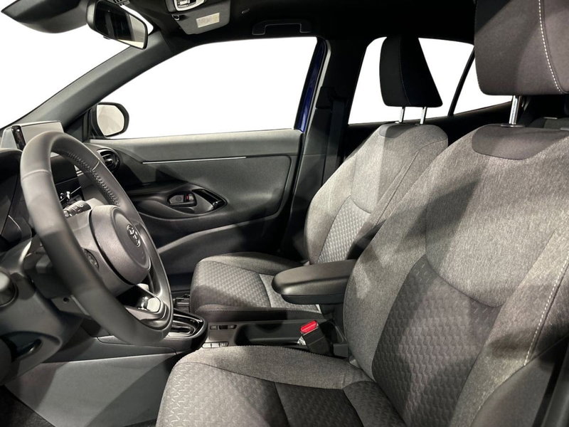 Toyota Yaris Cross nuova a Lecco (10)