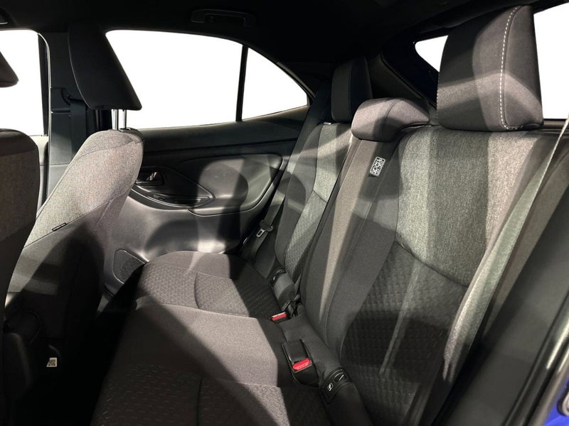 Toyota Yaris Cross nuova a Lecco (11)