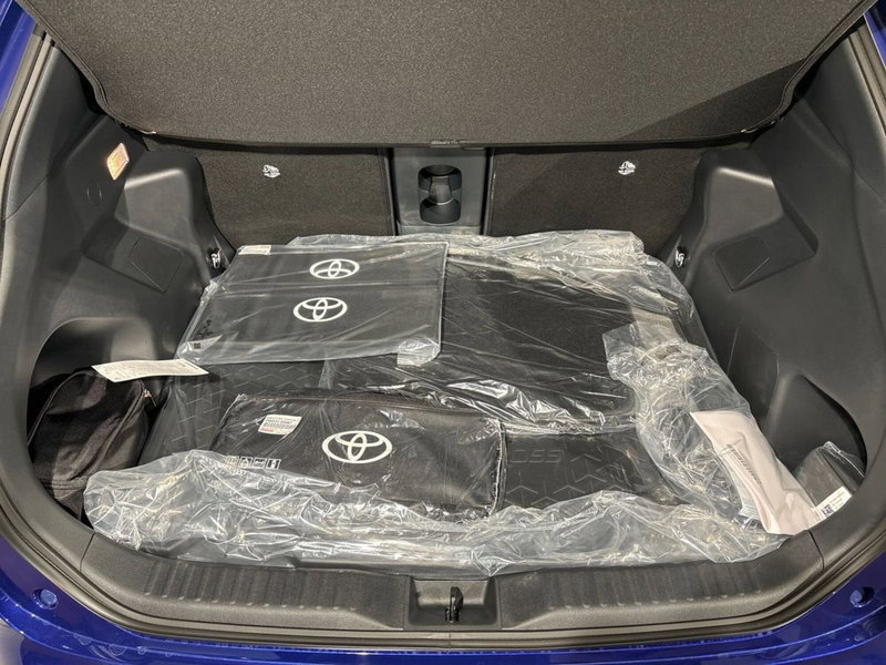 Toyota Yaris Cross nuova a Lecco (12)