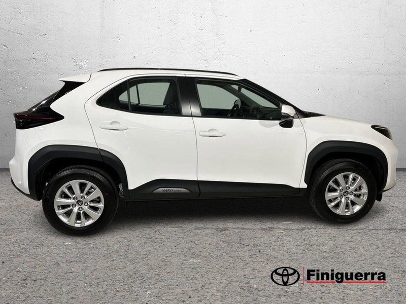 Toyota Yaris Cross nuova a Lecco (5)