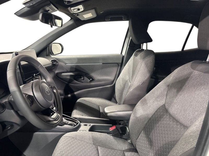 Toyota Yaris Cross nuova a Lecco (10)