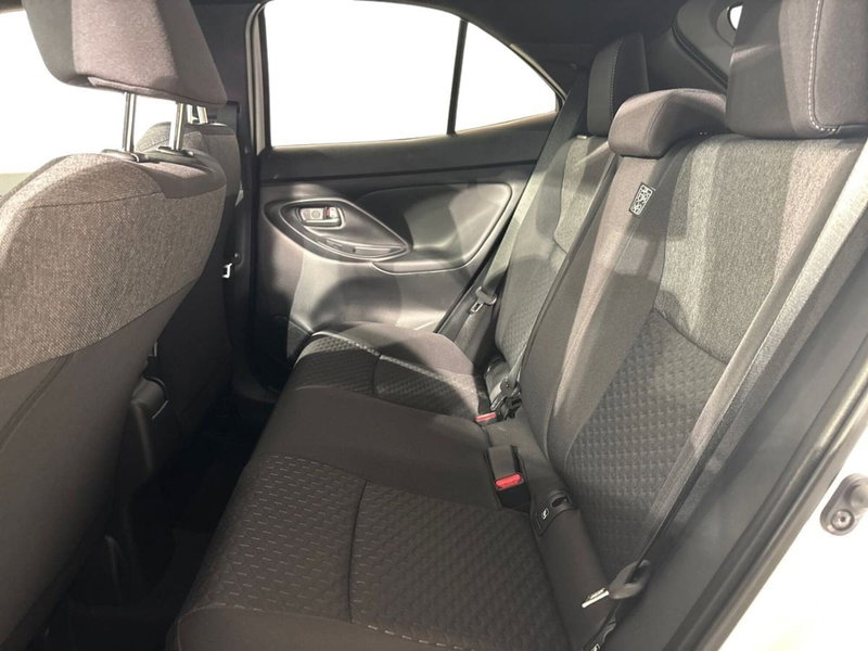 Toyota Yaris Cross nuova a Lecco (11)