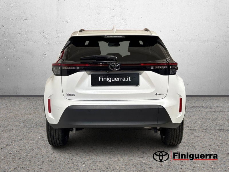 Toyota Yaris Cross nuova a Lecco (3)