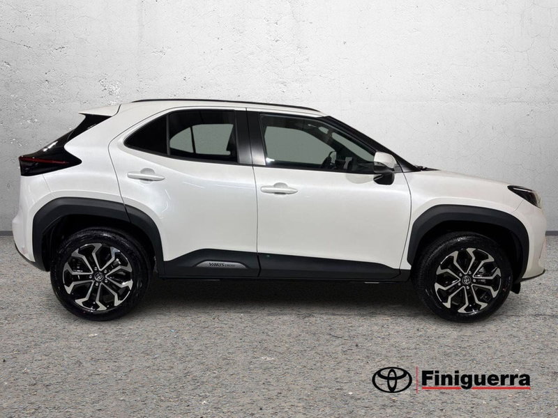 Toyota Yaris Cross nuova a Lecco (5)