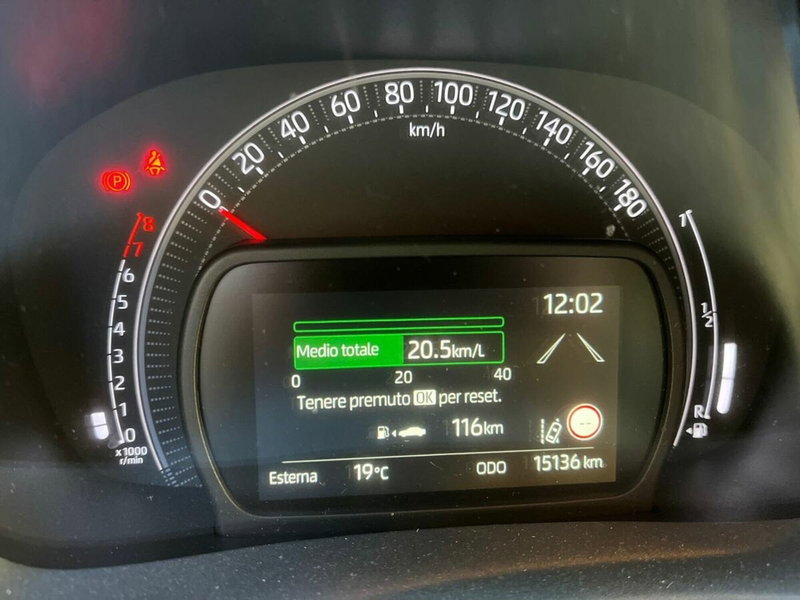 Toyota Aygo X usata a Lecco (10)