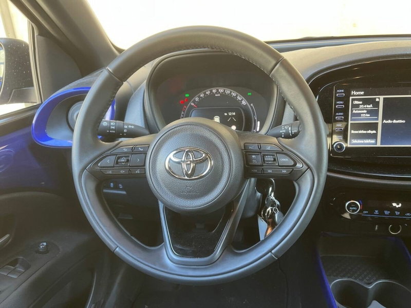 Toyota Aygo X usata a Lecco (14)