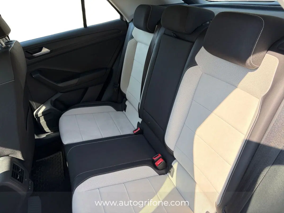 Volkswagen T-Roc usata a Modena (13)