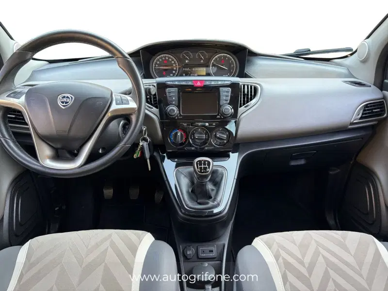 Lancia Ypsilon usata a Modena (10)
