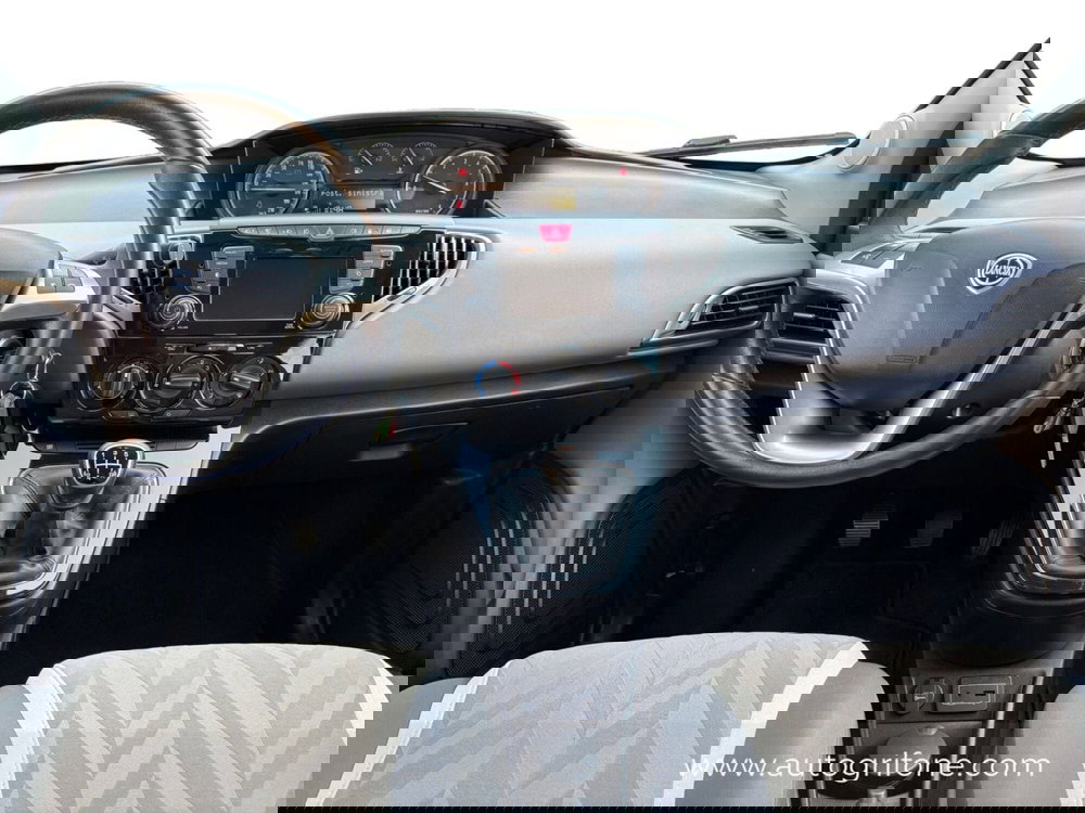 Lancia Ypsilon usata a Modena (10)