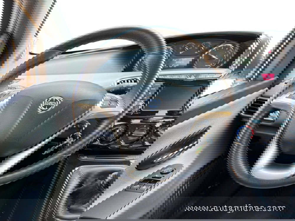 Lancia Ypsilon usata a Modena (12)