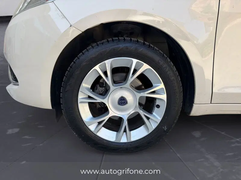 Lancia Ypsilon usata a Modena (14)
