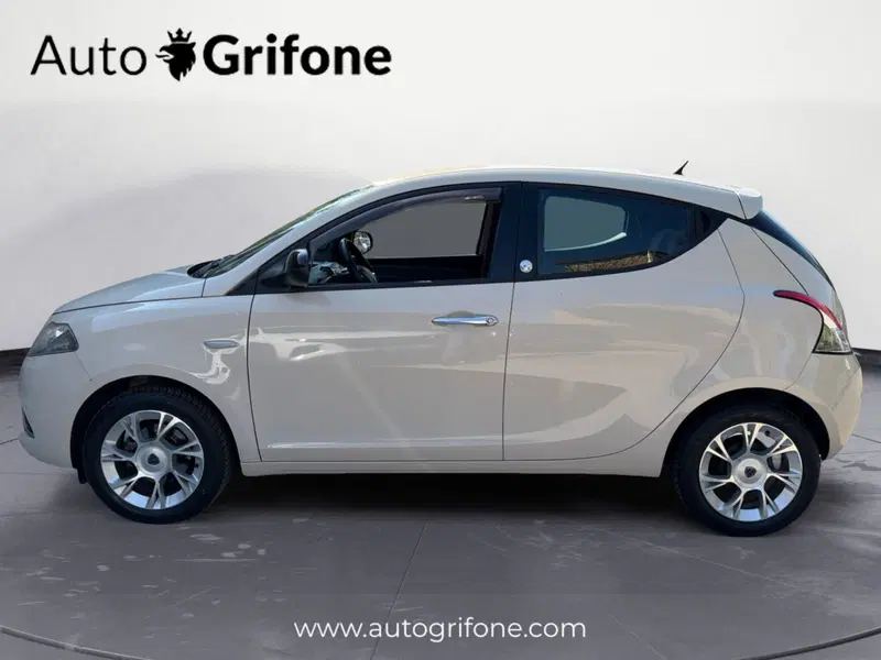 Lancia Ypsilon usata a Modena (2)