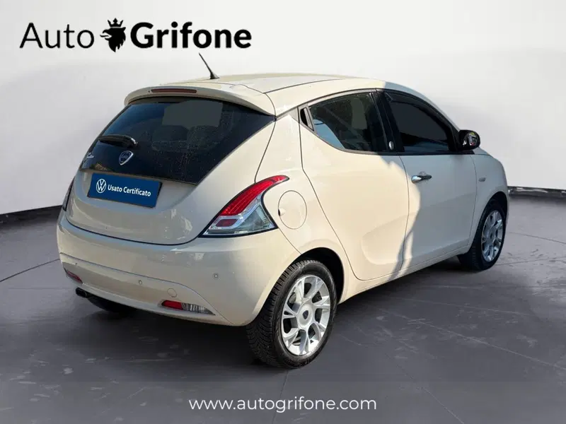 Lancia Ypsilon usata a Modena (5)