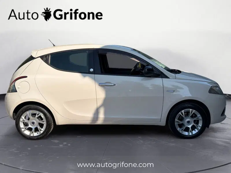 Lancia Ypsilon usata a Modena (6)