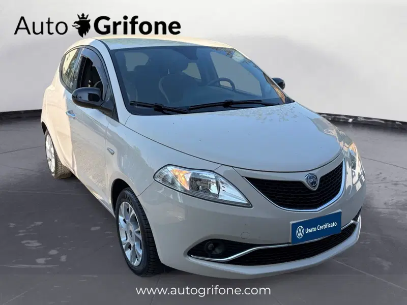 Lancia Ypsilon usata a Modena (7)
