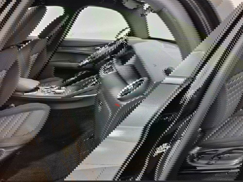 Alfa Romeo Stelvio usata a Torino (10)