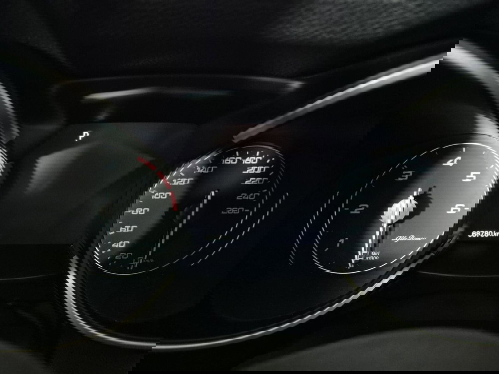 Alfa Romeo Stelvio usata a Torino (15)