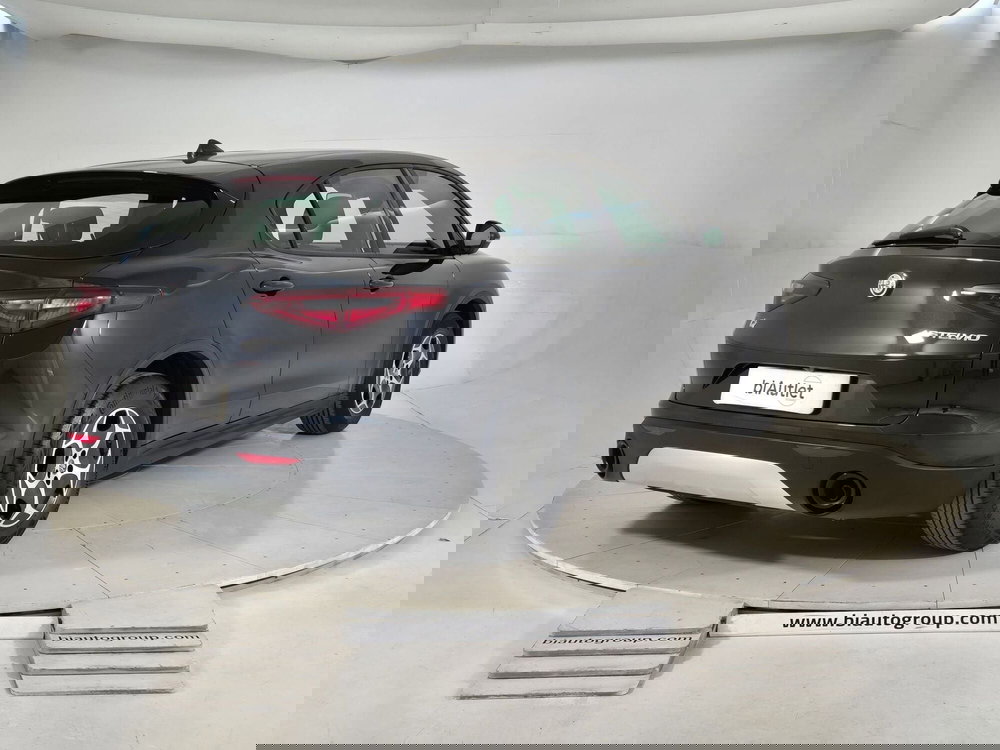 Alfa Romeo Stelvio usata a Torino (4)