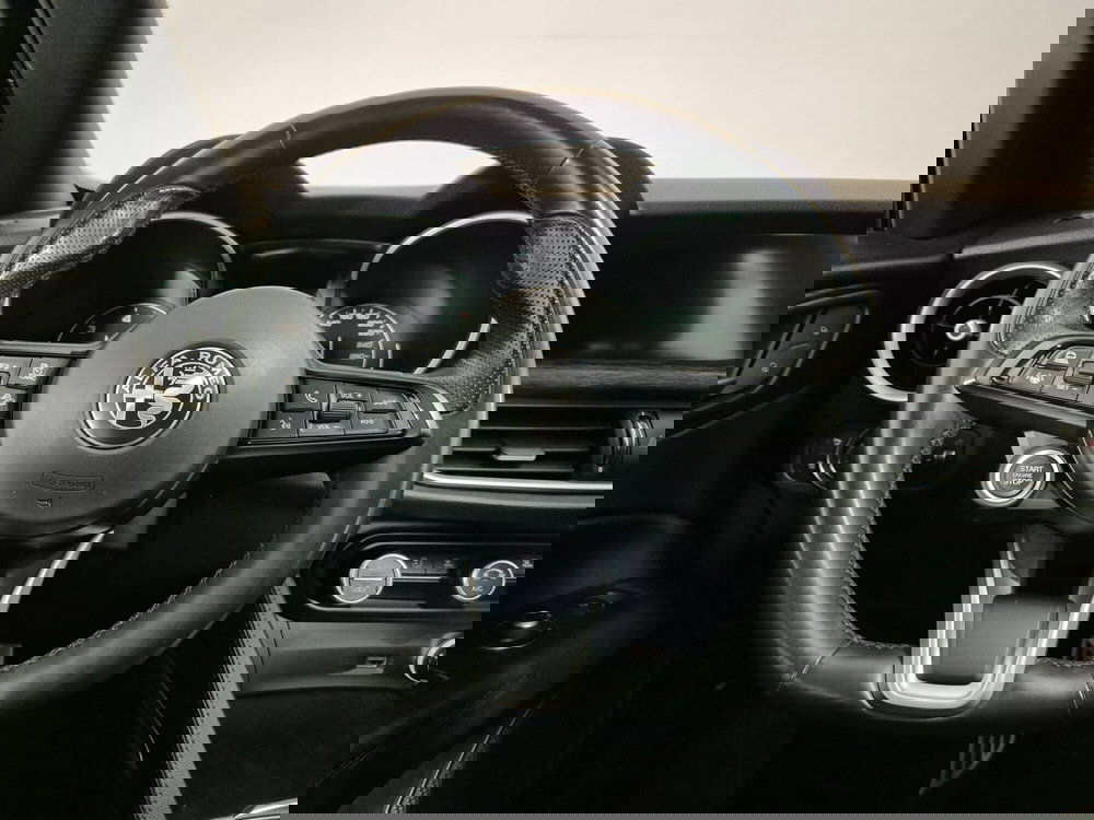 Alfa Romeo Stelvio usata a Torino (9)