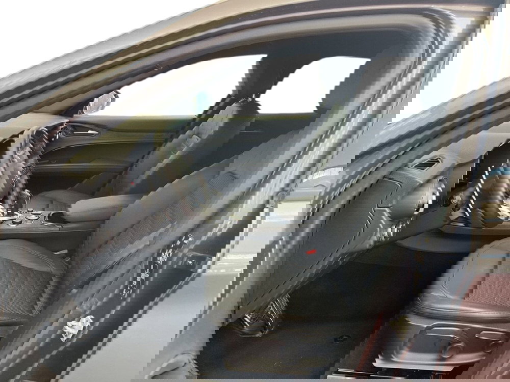 Alfa Romeo Stelvio usata a Torino (10)