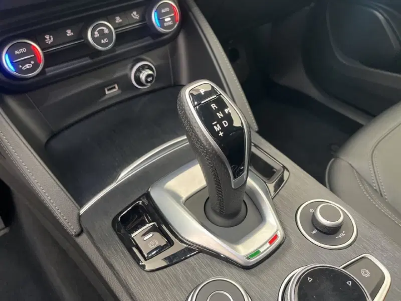 Alfa Romeo Stelvio usata a Torino (15)
