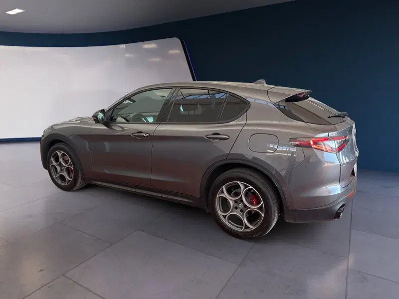 Alfa Romeo Stelvio usata a Torino (4)