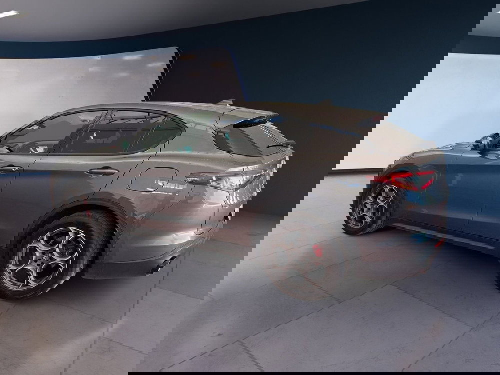 Alfa Romeo Stelvio usata a Torino (4)