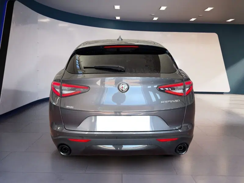 Alfa Romeo Stelvio usata a Torino (5)