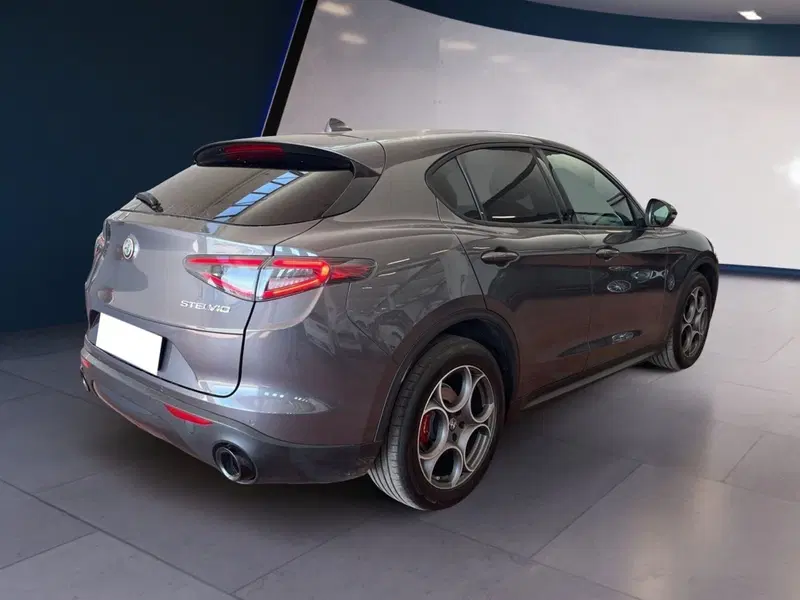 Alfa Romeo Stelvio usata a Torino (6)