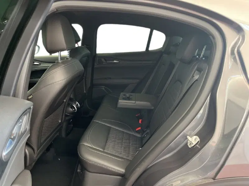 Alfa Romeo Stelvio usata a Torino (9)