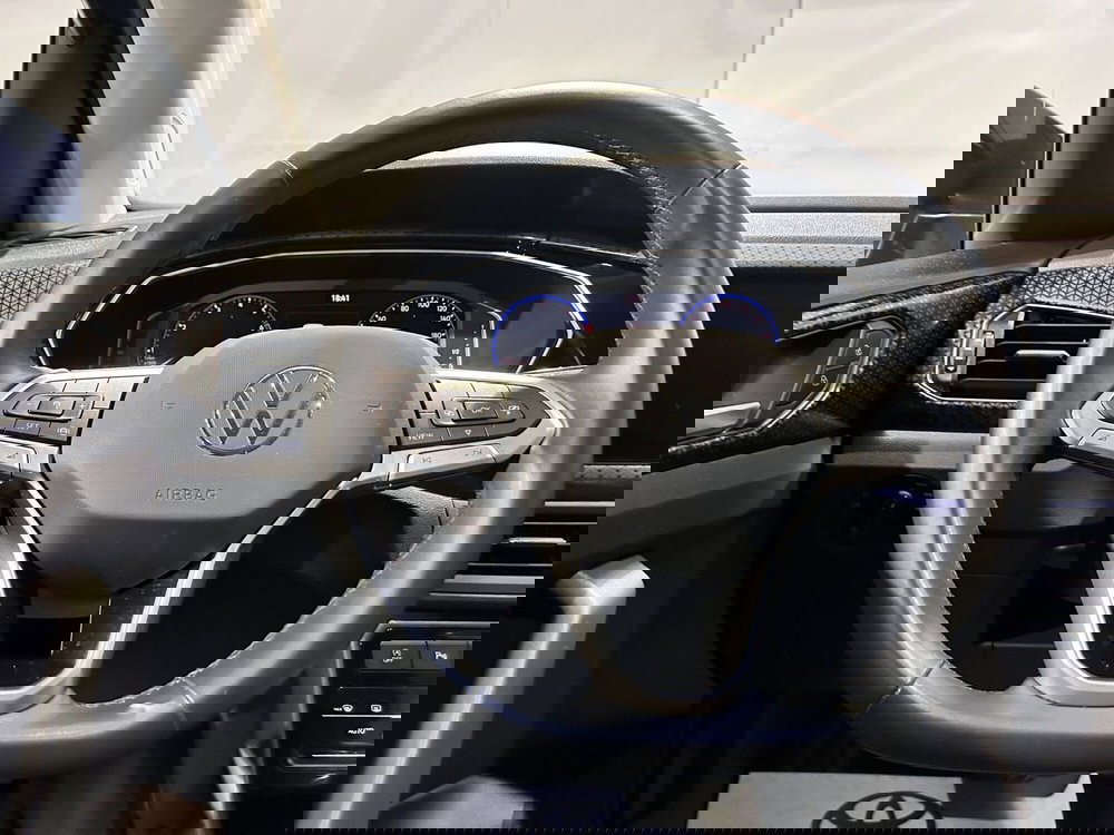 Volkswagen T-Cross usata a Milano (8)
