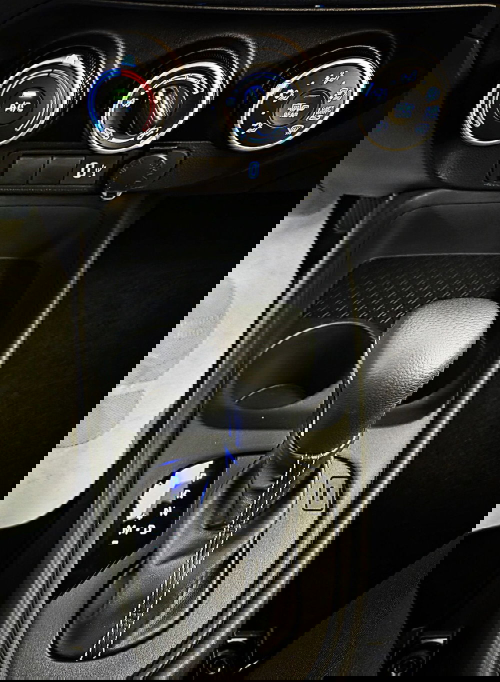 Toyota Aygo X nuova a Pavia (10)