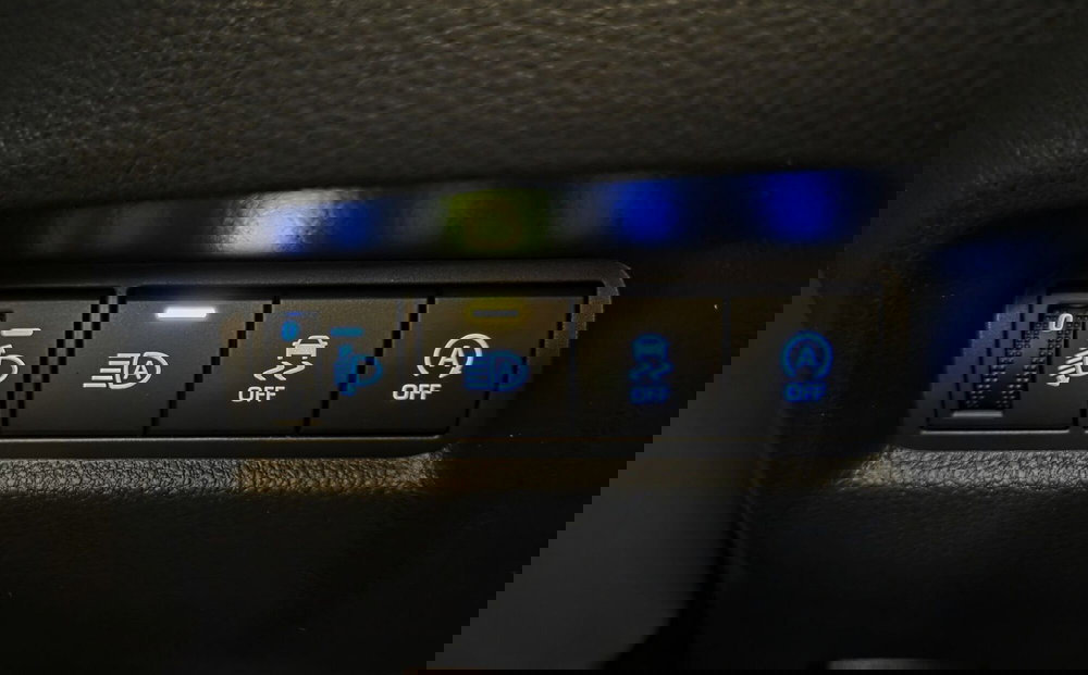 Toyota Aygo X nuova a Pavia (15)