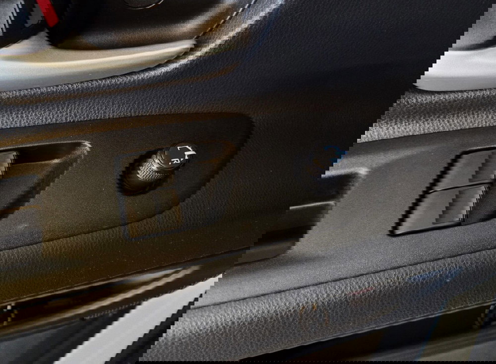 Toyota Aygo X nuova a Pavia (18)