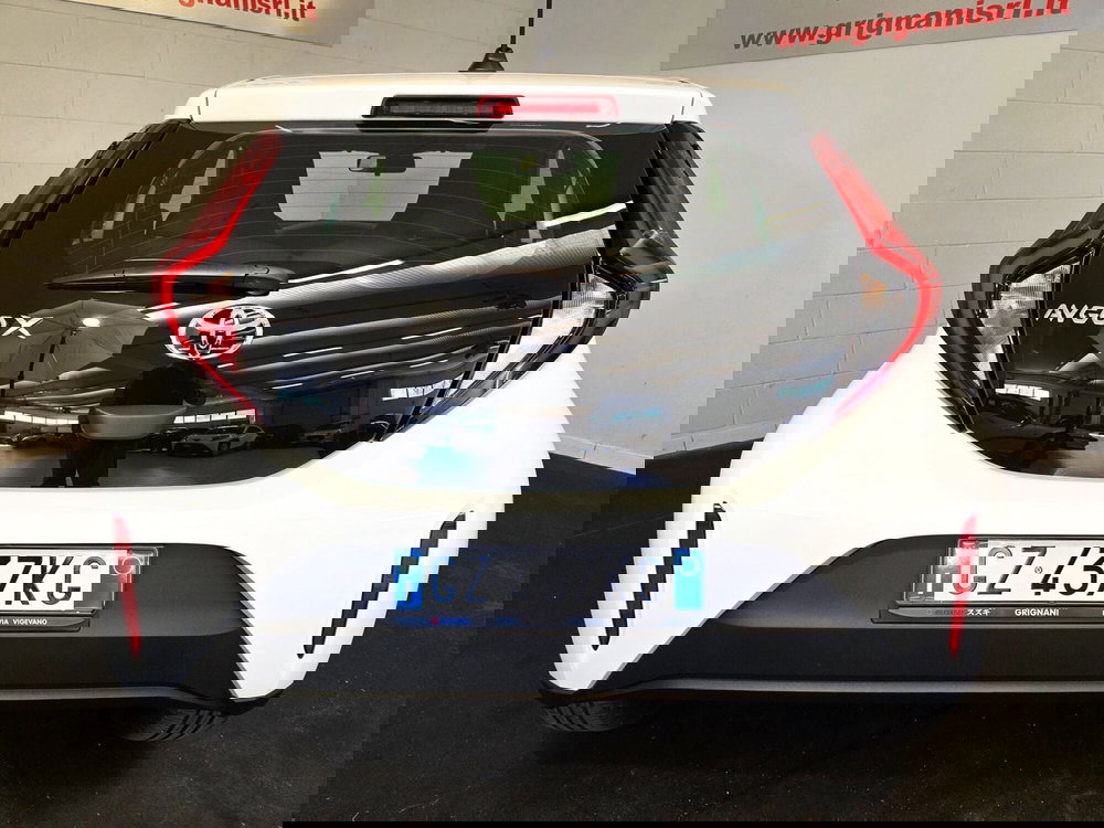 Toyota Aygo X nuova a Pavia (4)