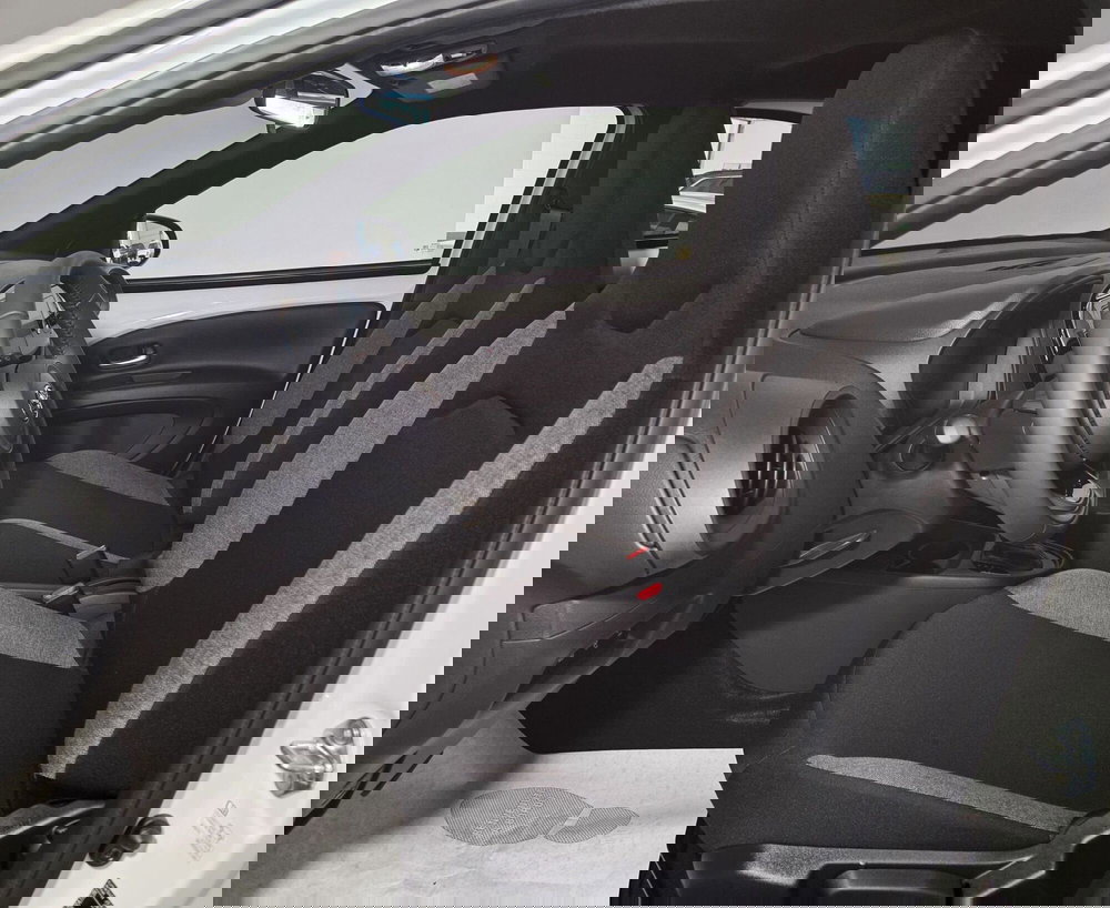 Toyota Aygo X nuova a Pavia (5)