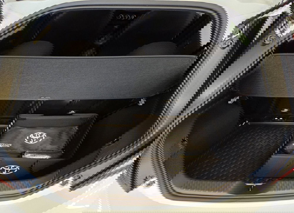 Toyota Aygo X nuova a Pavia (7)